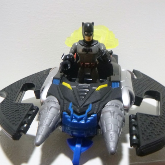 IMAGINEXT LEGENDS OF BATMAN GLIDER VEHICLE w/BATMAN & MISSILES - Picture 9 of 15